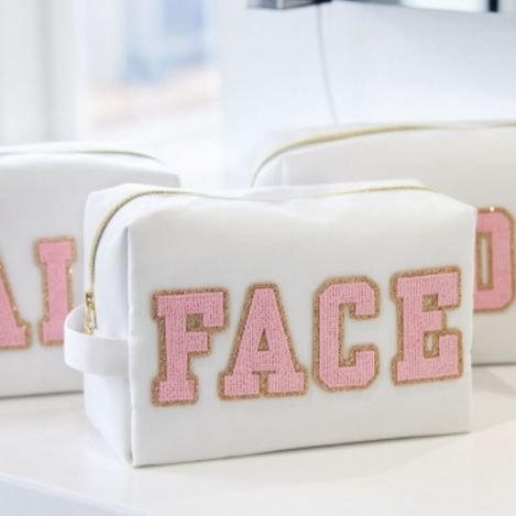 Craft Your Essential Organizer: Chenille-Inspired Zippered Pouch