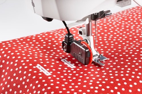 How to Choose the Right Buttonhole Stitch for Your Fabric