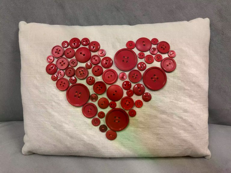 Button Heart Pillow : How to Sew on Buttons