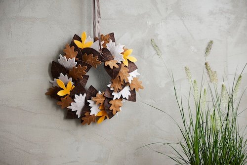 DIY Felt Leaf Wreath: Easy Fall Craft with Machine-Cut Leaves
