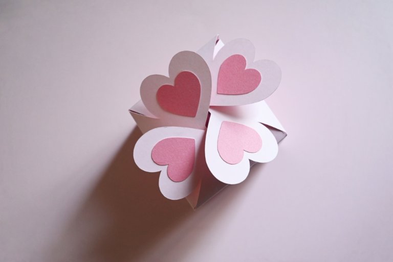 Heart Petal Gift Box: A Charming Way to Package Surprises