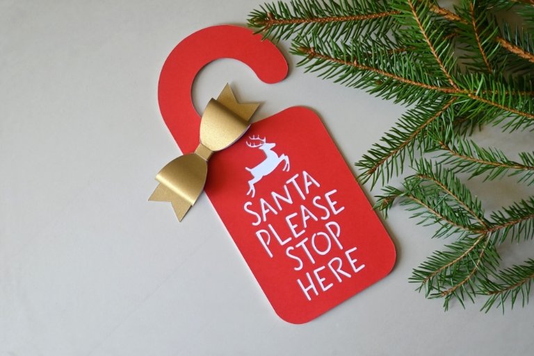 Santa Stop Here Door Sign with Bow: Festive & Fun Holiday Welcome
