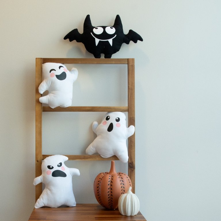 Spooky Stuffed Toys: Ghosts & Bats for Fall Décor
