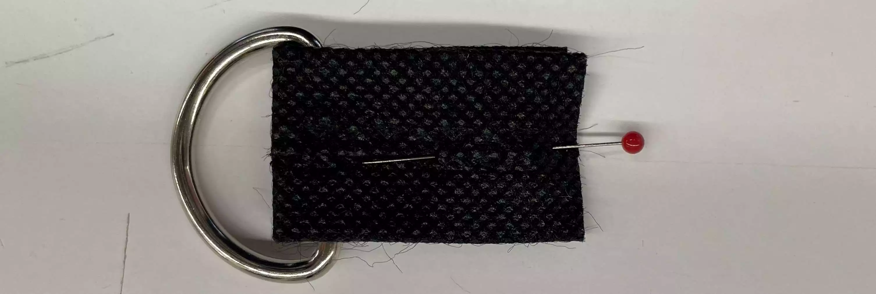 Simple-zippered-pouch-step5-folded-ends.jpg