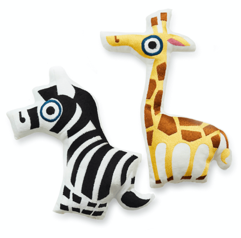 Zebra ve zürafa sevimli doldurulmuş hayvanlar