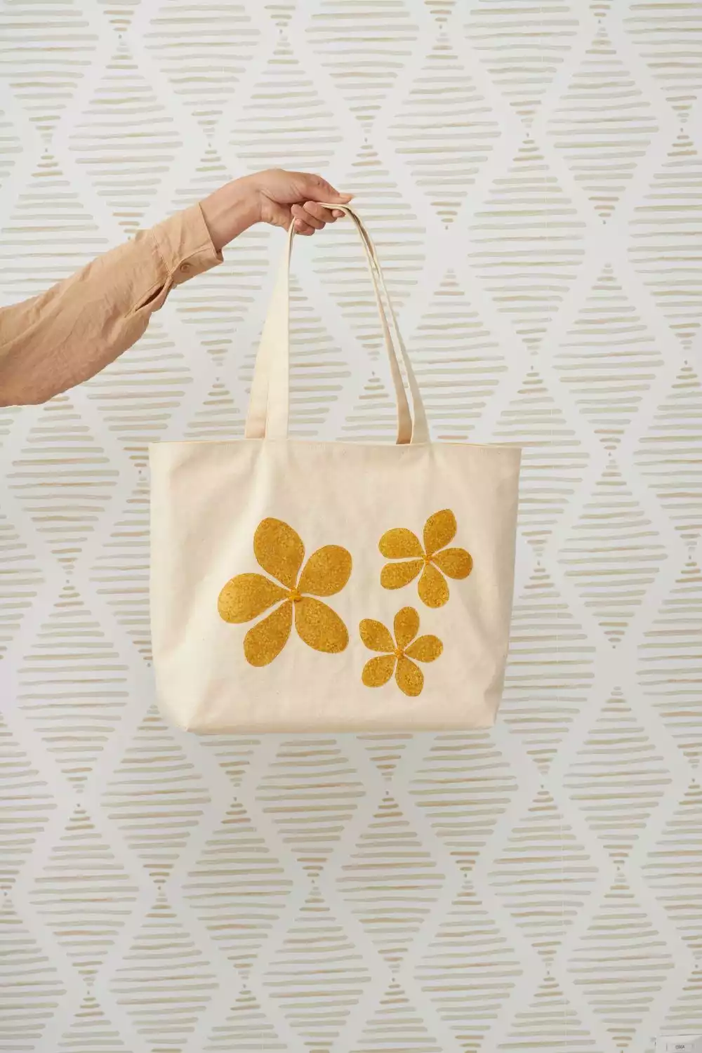 Canvas-tote-with-appliques-image48ssm.png